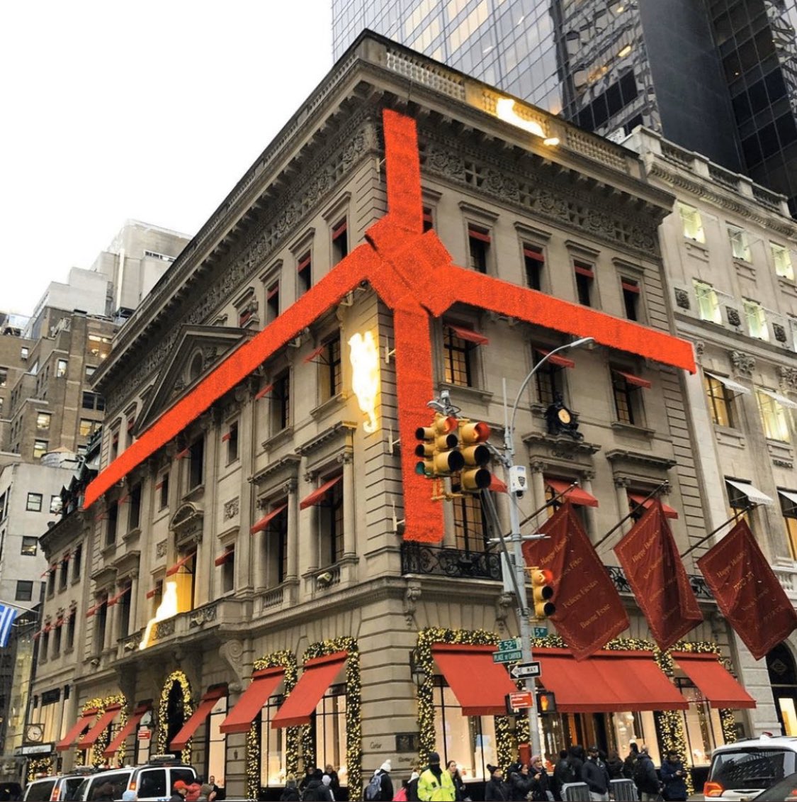 salonsck's tweet photo. Midtown Manhattan is all dressed up for the holidays!

If you’re in the neighborhood, call us for an appointment! #SCKonFifth 

Image via @CLINTSALONSCK on Instagram: https://t.co/jmZLmAEoB7 #hairandbeauty #nycsalon https://t.co/LkTyoyxuYh