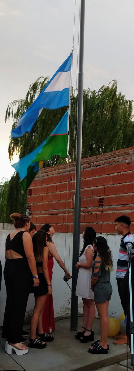 AppellaClaudia's tweet photo. ES N° 10. 9 de Julio. Región 15

Acto Egresados 2019. Emotivo Acto, nuestros adolescentes para destacar, solidarios capaces de lograr el desafío que se propongan. El futuro está en las manos de ustedes. Felicitaciones!!! 
@susanacrespi1 @adriana_frega @SecundariaDGCYE https://t.co/XA9gQvGNB7