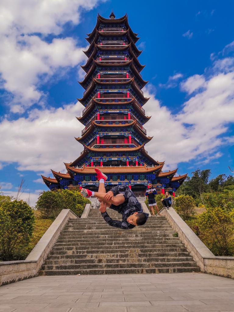 dusanmackic3's tweet photo. Liuku #china 🇨🇳 #backflip #handstand #bboy #temple #have #fun #before #race #world #cup #canoeing https://t.co/FZHznOLI65