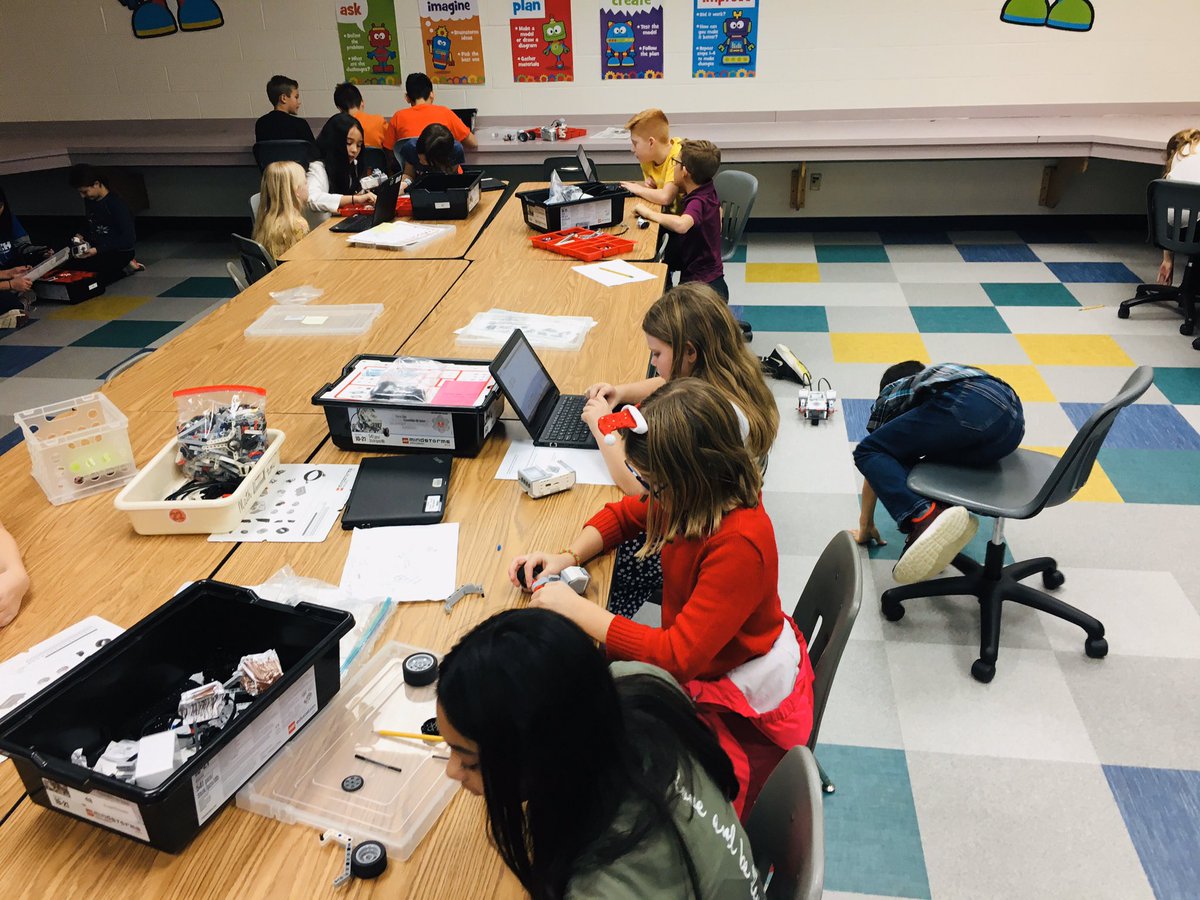 EV3s to the rescue! Students  are  designing robots to solve problems during natural disasters. #cttf <a href="/RoundHillES/">Round Hill Elem</a> #innovation