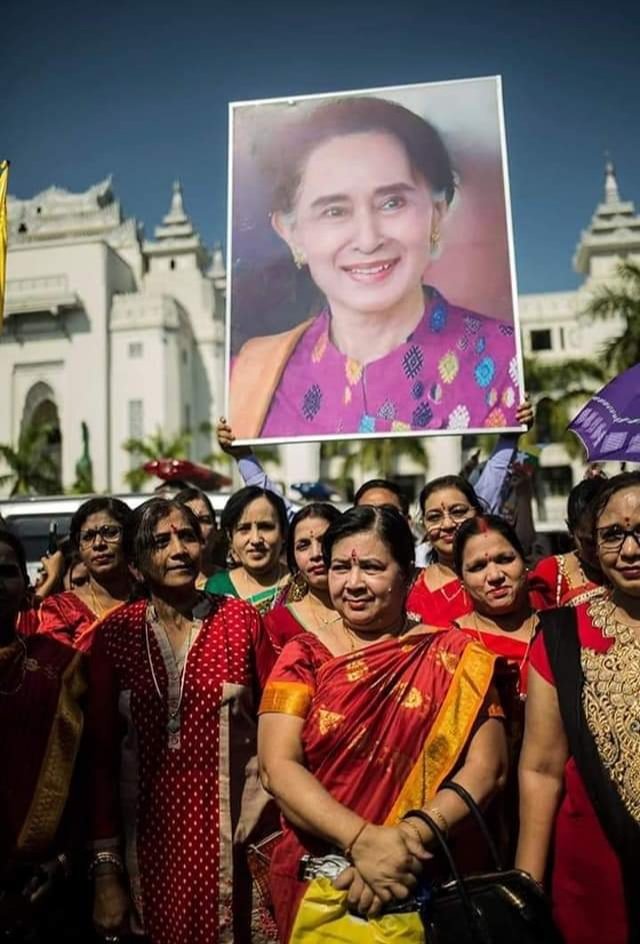 PhyoeThiriMaun1's tweet photo. .Muslim,Hindus,Buddhist and Christian we all living together peacefully.
#WeStandWithAungSanSuKyi 
#Myanmar #AungSanSuuKyi https://t.co/u7YNHtwn7q