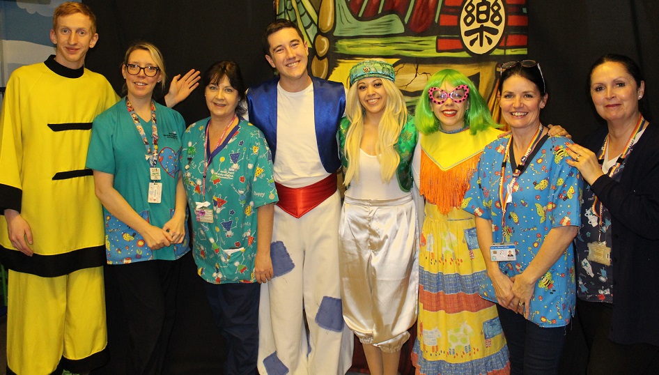 JamesPagetNHS's tweet photo. The @starlight_uk Pantomime arrived at the James Paget’s Childrens’ Ward this afternoon, with a special production of Aladdin to entertain our young patients and their families. The team brought a dose of fun, energy and entertainment to the ward - thank you for visiting! https://t.co/8maNJ93TSy