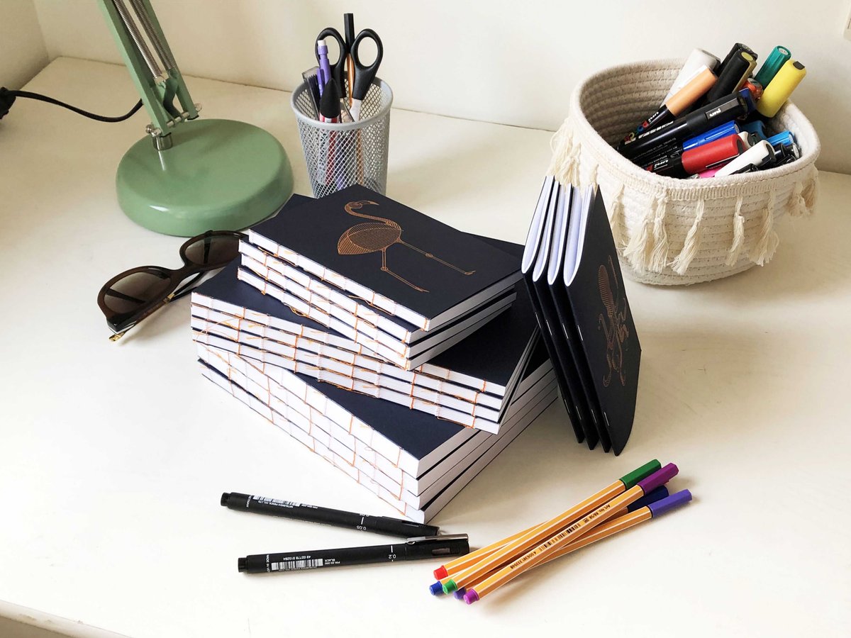 dansletransat's tweet photo. Encore une chouette idée de cadeau à mettre sous le sapin 🌲🎁
 📚Découvrez Langoustine, à l'unité ou par lot de 4, les carnets utiles et pratiques à offrir pour Noël ! 🎅  

Découvrez les carnets ici  👉 https://t.co/R8yFSNfRBu https://t.co/6x19qgdoLG