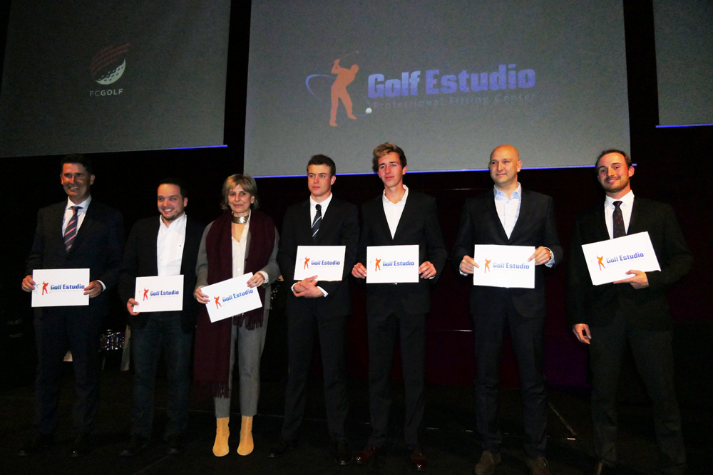 golfestudiobcn's tweet photo. Ayer disfrutamos de la #NitdelGolf 2019 y estamos encantados, como patrocinador oficial de la @fcatgolf, de haber entregado nuestros vales a los premiados. Aquí los 5 primeros... os esperamos esta Navidad para ayudaros con vuestro material de #golf en C/ Ecuador nº3, Barcelona. https://t.co/n32LfLNgsF