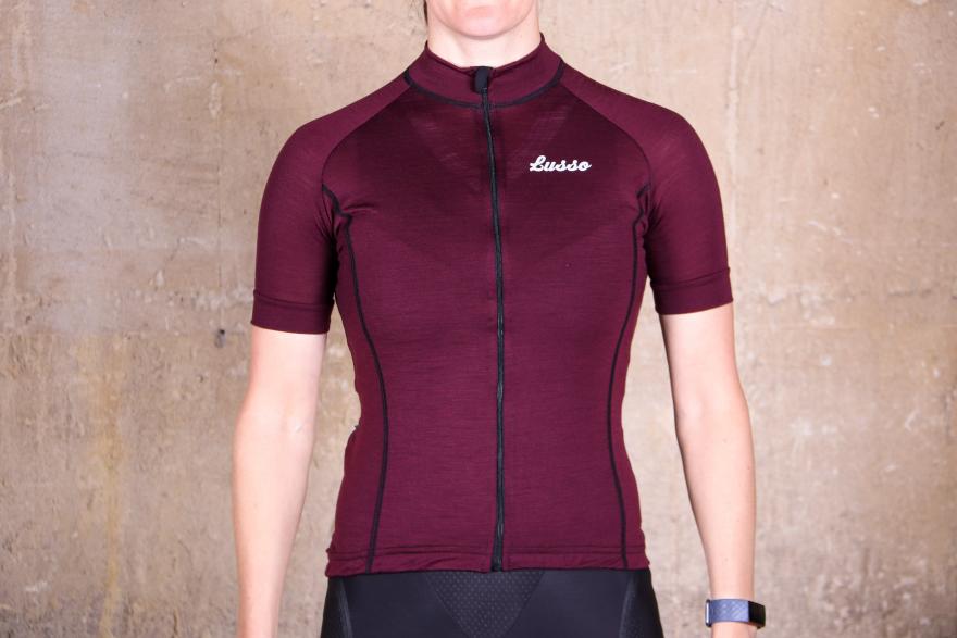 Review: Lusso Women's Merino Plum Jersey - good value 3-season top, supersoft, great quality &amp; performance
road.cc/269487 #cycling
