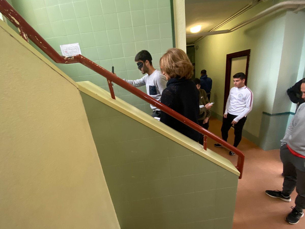 educacyl's tweet photo. En @IES_Mateo: Hoy trabajamos la Inclusion con la actividad: Práctica con baja visión #education #CentrosEducacyl #TSEAD https://t.co/csGGsDajhf