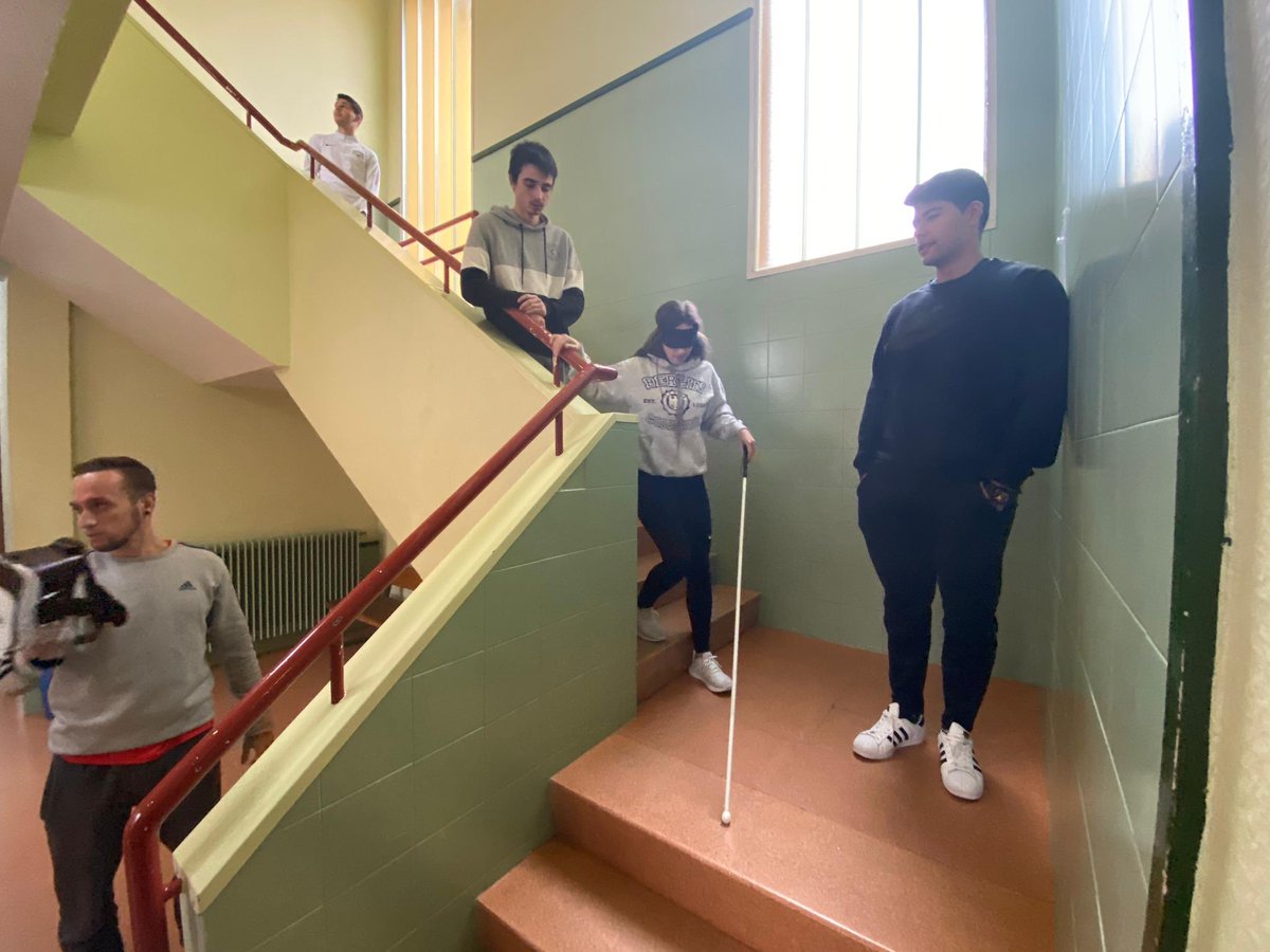 educacyl's tweet photo. En @IES_Mateo: Hoy trabajamos la Inclusion con la actividad: Práctica con baja visión #education #CentrosEducacyl #TSEAD https://t.co/csGGsDajhf