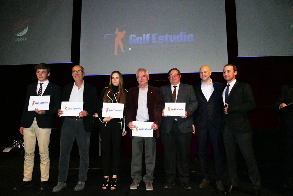 golfestudiobcn's tweet photo. Ayer disfrutamos de la #NitdelGolf 2019 y estamos encantados, como patrocinador oficial de la @fcatgolf, de haber entregado nuestros vales a los premiados. Aquí los 5 segundos... os esperamos esta Navidad para ayudaros con vuestro material de #golf en C/ Ecuador nº3, Barcelona. https://t.co/wAKEf13mL5