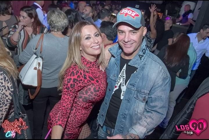 DavidAlonsoJim1's tweet photo. La pag oficial de @SalaSingleLove Lo dice todo 😍 Mi tete @diniogarcia lo revento el pasado sabado en el bolo. Lo pasamos Genial ❤️ ❤️ Aforo Completo #Somospocosperolocos #revientasalas #singlelove #Mostoles https://t.co/G2qwAiyyV2