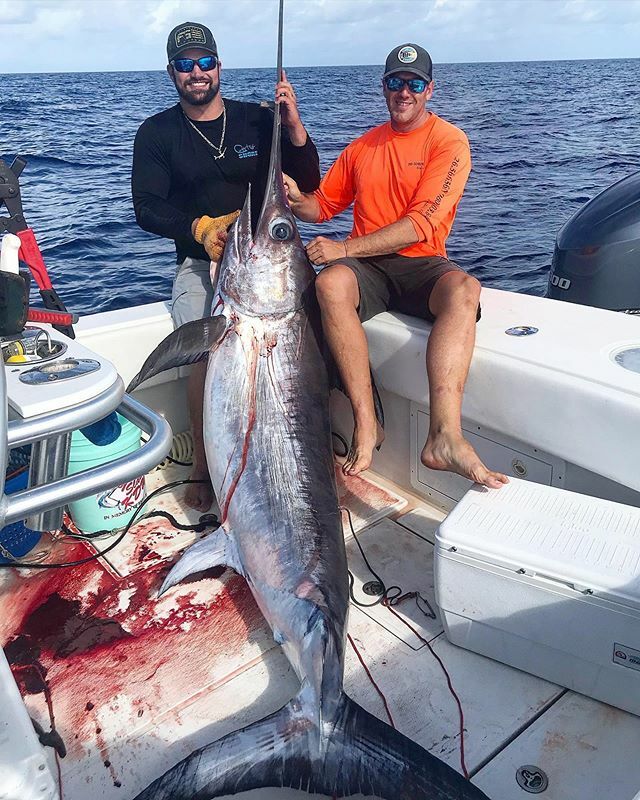 CountryShore's tweet photo. @tbutler45 with a MONSTER from the deep💪🏼🍻⚔️ #dryfit #stud #swordfish #deepdropping #whenindoubt #gofishing #boysjusttryingtohavefun #alldayerrday #whenfishingislife https://t.co/ieDAakKxYE https://t.co/kNxN3frjtu