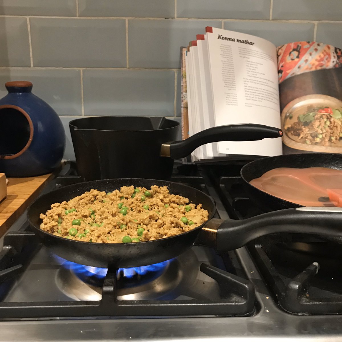 ElPianoCookbook's tweet photo. Keema mathar is just about the easiest thing you can make with soya mince 🌟 
It’s a family favourite in a pinch 😋 (Don’t tell anyone but it’s great in sandwiches too!) 
#vegan #glutenfree #palmoilfree #cookbook https://t.co/cSc6w6oF8v
