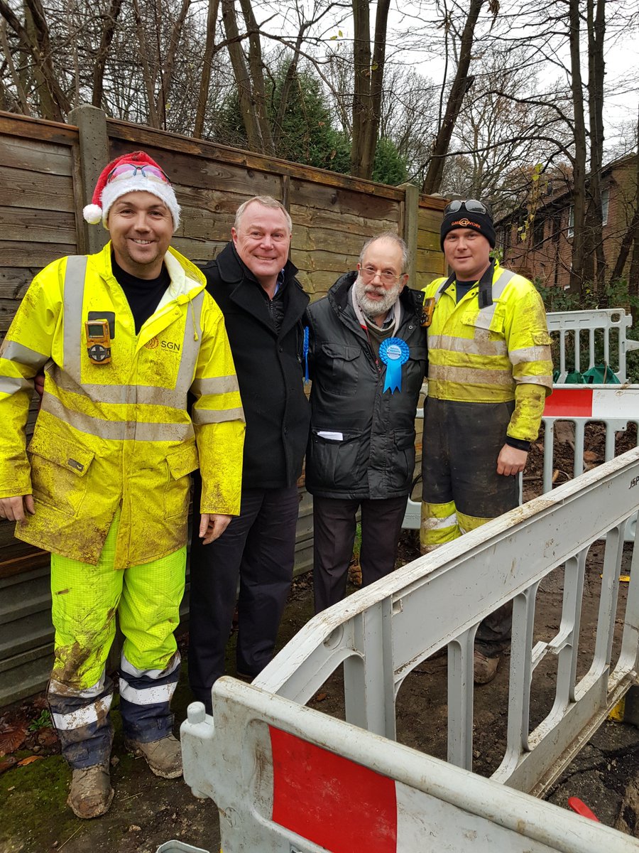 Councillors Hackwell and Barrett getting out the vote for 
<a href="/Rehman_Chishti/">Rehman Chishti</a> in Gillingham &amp; Rainham! Bumped into these two supporters - one of whom has never voted before but has decided to #VoteConservativesActually today 👍 #GeneralElection  #GE2019 #VoteConservative 
<a href="/ToryVote_/">Vote Conservative</a>