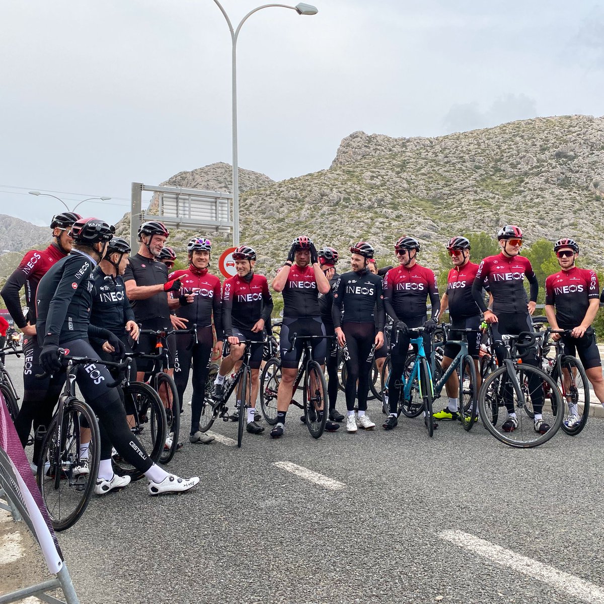 OttilieQ's tweet photo. Just like any other mid week TT, free coffee & a bun with ma13 too 😉 #LocalTT #GreatAfternoon #JimAndTheBoys #TeamIneos #TimeTrial #cycling #ProSeason #TT #Mallorca https://t.co/VoPj2iY3cm