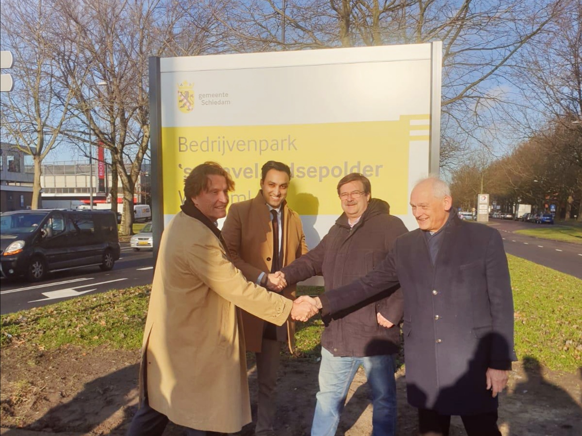 Bedrijventerrein ’s-Gravenlandsepolder heeft het Keurmerk Veilig Ondernemen gekregen. Burgemeester Lamers en Wethouder Fahid Minhas onthulden vandaag een bord dat symbool staat voor deze mijlpaal. #samenwerken #keurmerk #bedrijventerrein #sGravenlandsepolder #schoon #heel #veilig