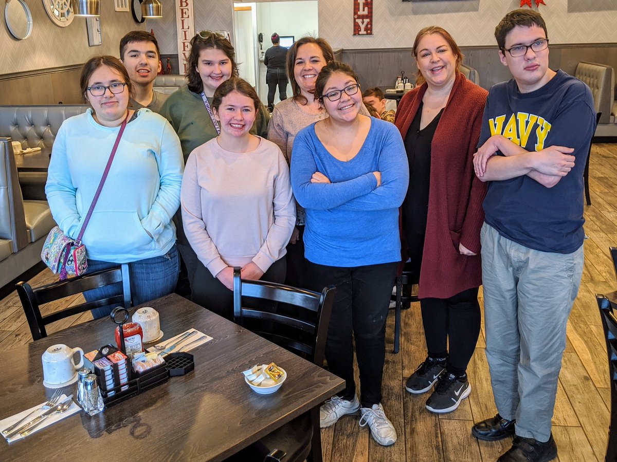 LHS210jhoag's tweet photo. End of semester community outing
#GoLemont #BlueRibbonSchool #MakingFutureConnections https://t.co/okwCdXGxPr