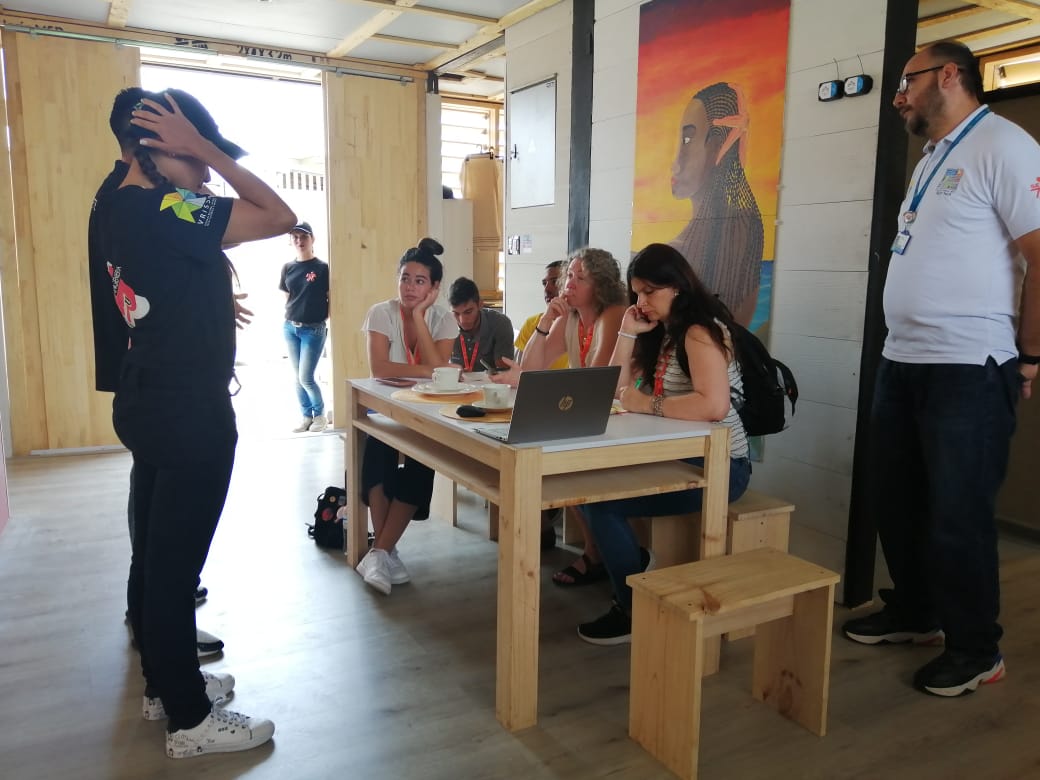 vrissacasasena's tweet photo. #OrgulloSENA "Un proyecto muy lindo y motivo de orgullo" fue el concepto emitido por los evaluadores de @SolarDLAC durante la prueba de Comunicaciones a la #CasaDelSENA del equipo @vrissacasasena, la cual fue presentada por aprendices del @SENAComunica #TalentoSENA https://t.co/QlSzmATCSm