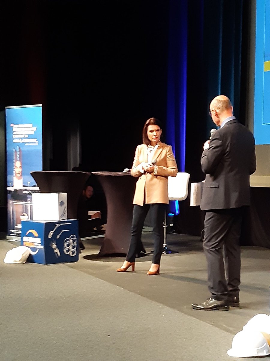 PaysdelaloireTP's tweet photo. Merci à @C_MORANCAIS qui ouvre le grand débat de notre RDV des Collectivités et des Travaux Publics. Partenaires pour les #territoires et pour relever les grands défis:
📍Les #Mobilités
📍La #TransitionEnergetique
📍Les #Déchets et l’#EconomieCirculaire https://t.co/0gAsY2dX9q