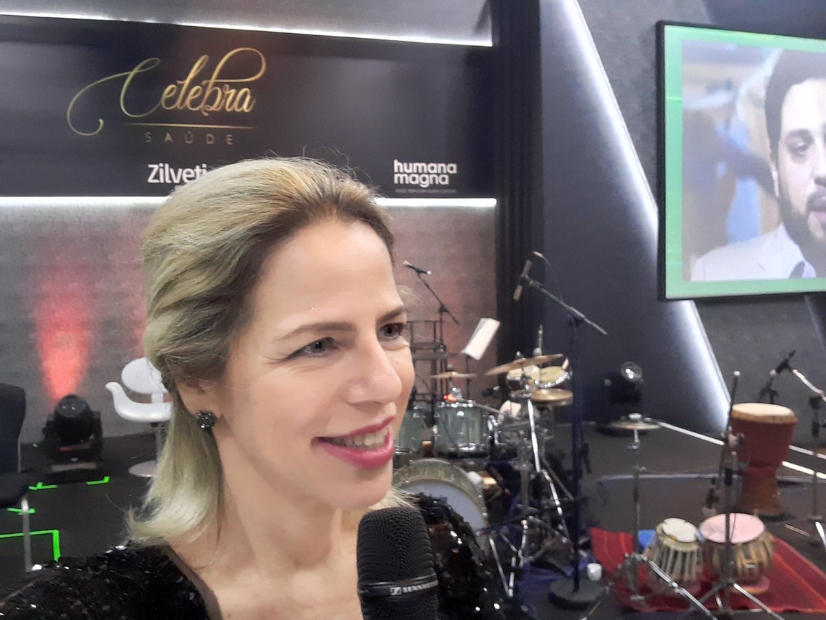 karinsantosks's tweet photo. #celebrasaude com palestra do #drpedroneuro e show de Zizi Possi. Veja outras fotos na minha Fan Page https://t.co/QZofKdd7pM #mestredecerimonias #apresentadora #coach #narradora #palestra #locutora #jornalista #eventos #mestredecerimonia #workshop #criarmed #tmjobs https://t.co/f84g6ThOlZ