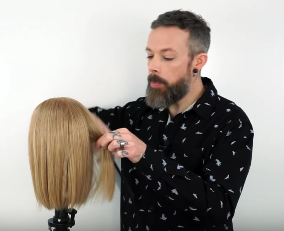 SamVillaPro's tweet photo. Where to #Texturize #Bobs and #Layers - Follow these two quick tips to help determine where the weight lives and how to address it at the root of the problem. https://t.co/hrwnUtghuo #SamVilla #SamVillaHair #SamVillaCommunity https://t.co/L4uLsnUvkr