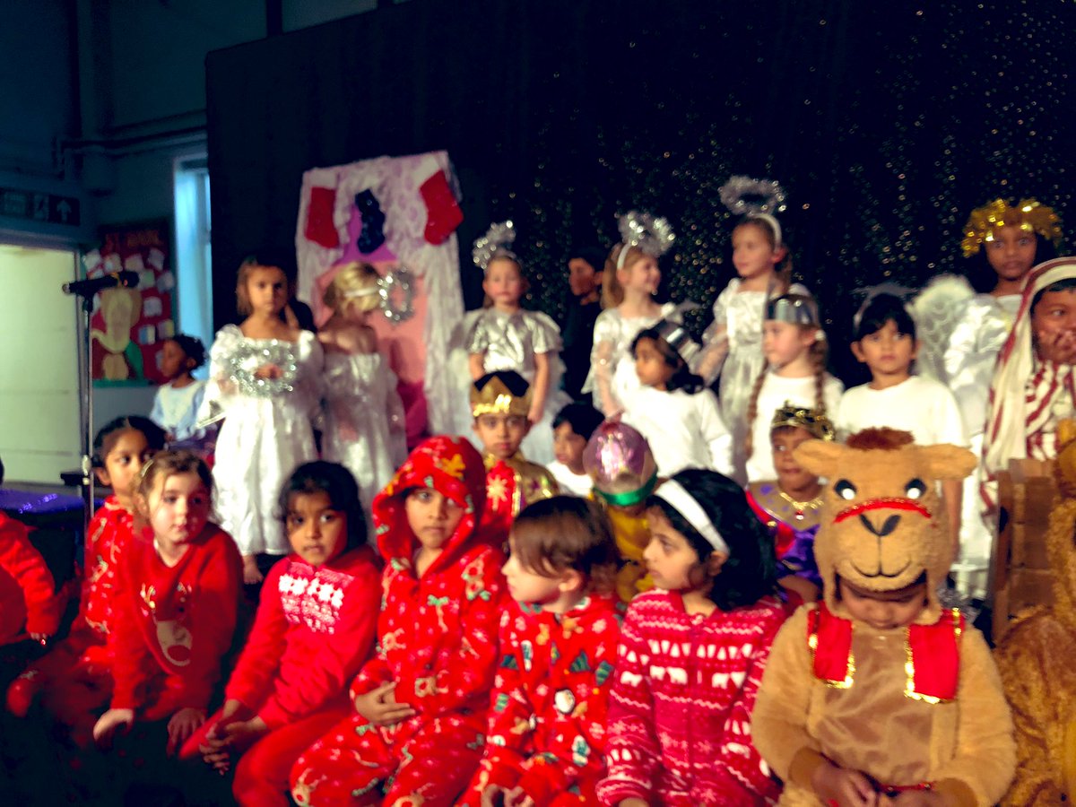 STMM20's tweet photo. Reception classes sharing the elixir of joy during their concert βA Little Nativityβ - truly wonderful πβ¨#advent #ShareYourNativity #CathEdService https://t.co/ywBhOAlMik