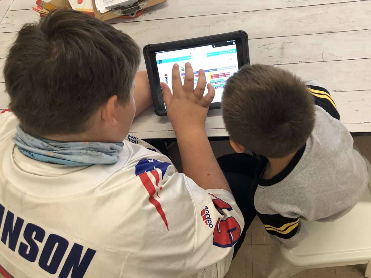 MissIsselhardt's tweet photo. Hour of Code with our little Pre-K buddies!  #celebratelps #HourOfCode @CitrusSchools @LecantoPrimary @bonniesue0613 https://t.co/JZjZ3Sj6gI