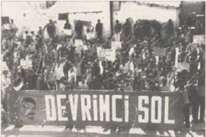 ArsivC's tweet photo. Aydın Barış adlı bir işkenceci Devrimci Sol militanları tarafından öldürüldü.

12 Aralık 1990 https://t.co/ZTQgTVlotS