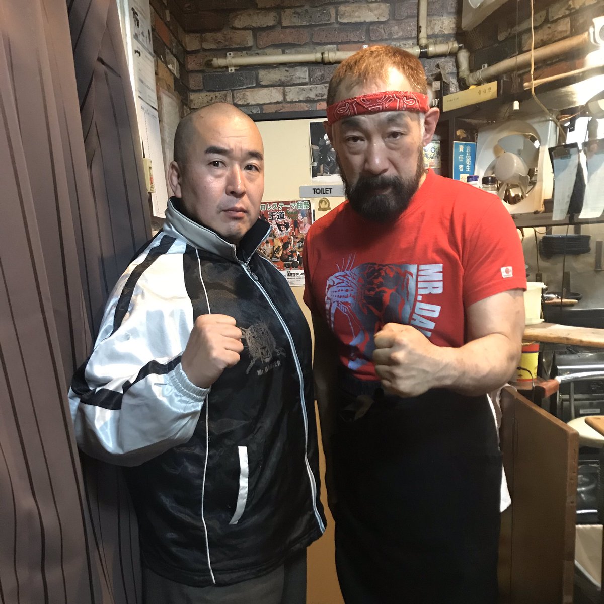 vovinamnohaha's tweet photo. 一泊二日、一番弟子のグリ山くんとドライブ。
たくさんの方とお会いできて、たのしい二日間でした。
皆様ありがとうございました!
#たたかうお坊さん
#はだしウォーキング
#MITIKO
#銚子電鉄
#屏風ヶ浦
#ミスターデンジャー
#ビトタケシ https://t.co/a5WU6LXI3j