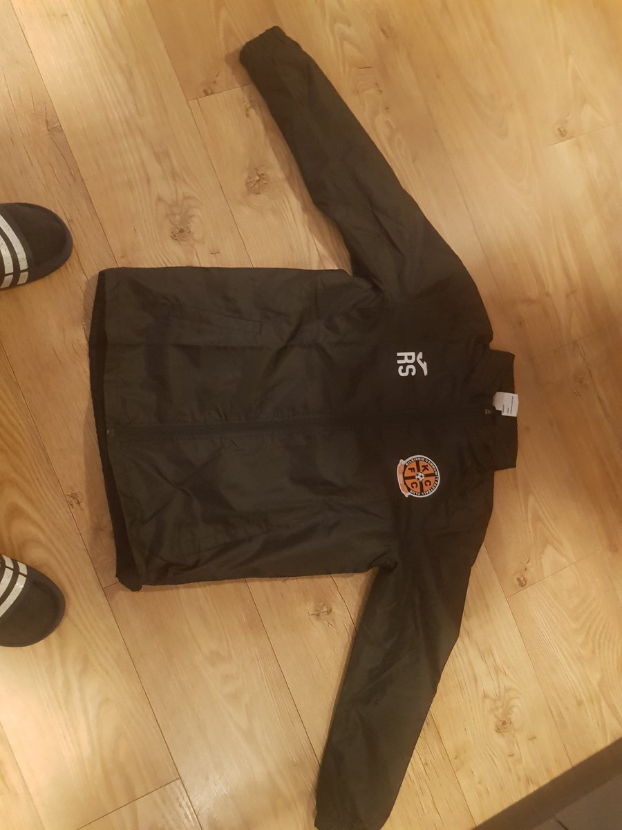 kcfc_s's tweet photo. Big shout out to @fishybhoy1888  and Gryffe roofing for recently purchased rain jackets for the boys. Thanks for the continued support for our team its very much appreciated pal. ⚽️👏 https://t.co/hELXeEx5Hx