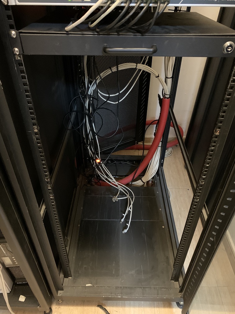 jncsistemas's tweet photo. Otro cliente que jubila sus servidores físicos, subiendo todo a cloud. Más seguridad, cero averías, menos gasto energético, fuera A/A y olvida las inversiones ¿Para cuando lo harás en tu empresa?
#cloud #eficienciaenergética #softwareoriginal #nomashierro #pagoxuso https://t.co/xpExC04vEh