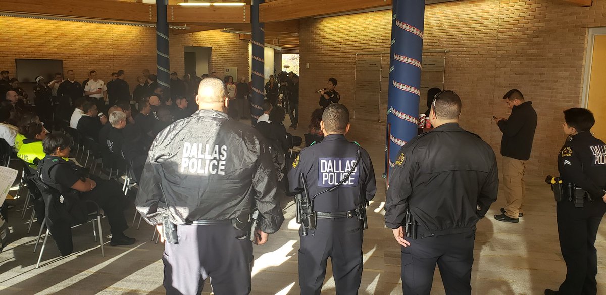 ExplorersDallas's tweet image. Dallas Police Explorers with Dallas Police NPOs, Dallas City Marshals and our comrades at Dallas Fire and Rescue helping deliver meals for Meals On Wheels! Meals with be hot and served up by Dallas Finest!