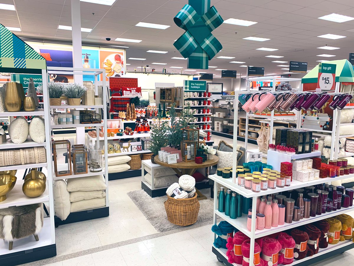 I’ll be “Home” for Christmas at Target Beavercreek 1128 ❤️🎄💚 <a href="/AlliDeyhleTGT/">Alli Deyhle</a> <a href="/shope_tiffany/">Tiffany Shope</a> <a href="/sarah_hunsucker/">Sarah Hunsucker</a>