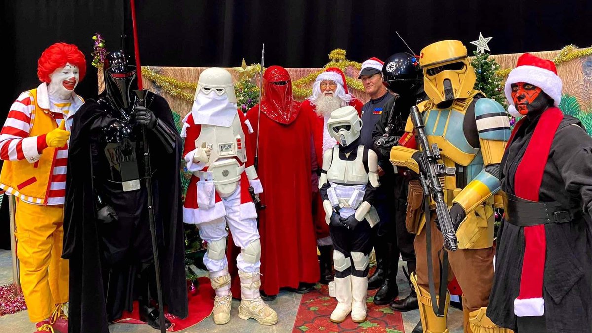 501stSPD's tweet photo. TR-73226 and TR-23473 on troop at Special Kids Christmas Party on December 6th 2019
πΈ: TK-6148
#SovereignProtectors
#RedbackGarrison
#VenomSquad
#501stLegion
#BadGuysDoingGood https://t.co/mGDqjwp1fV