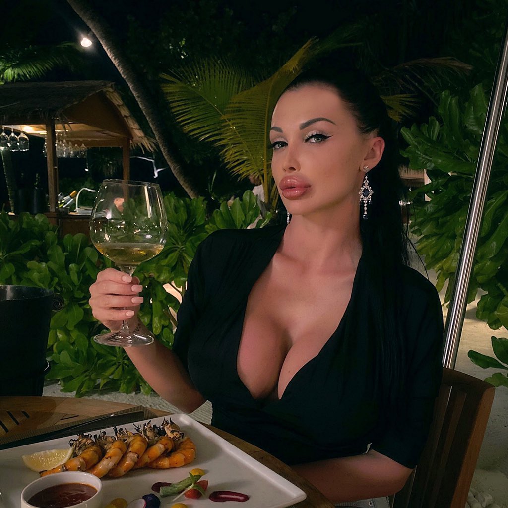 ALETTA OCEAN (@ALETTAOCEANXXXX) on Twitter photo 2019-12-12 15:59:49 Wine&Dine Wine&Dine