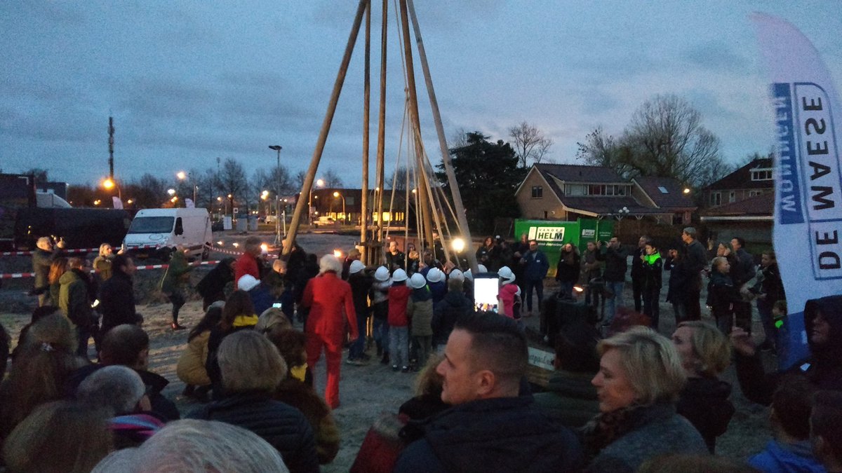 Thunnissen_Bouw's tweet photo. De eerste paal voor 83 woningen fase 2 #Gildehof @Nootdorp gaat nu de grond in! https://t.co/3Y5F2qxzte