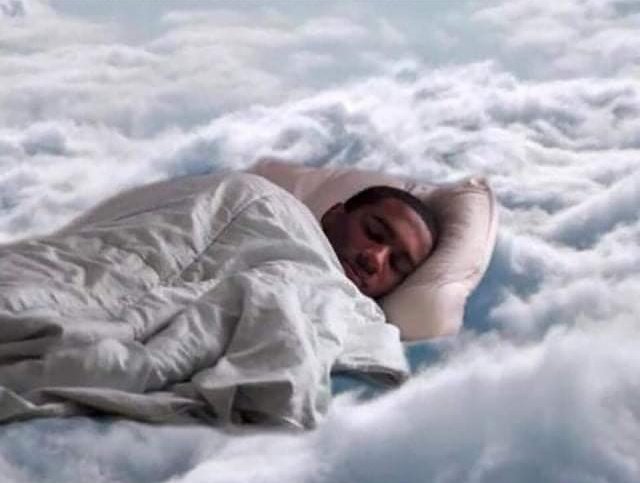 Sakht_Londa_Hn's tweet photo. That's How My Bed Feels At 7 am 😂😂
#HahaProduction
#AliThoughts https://t.co/qXERuJQGk0