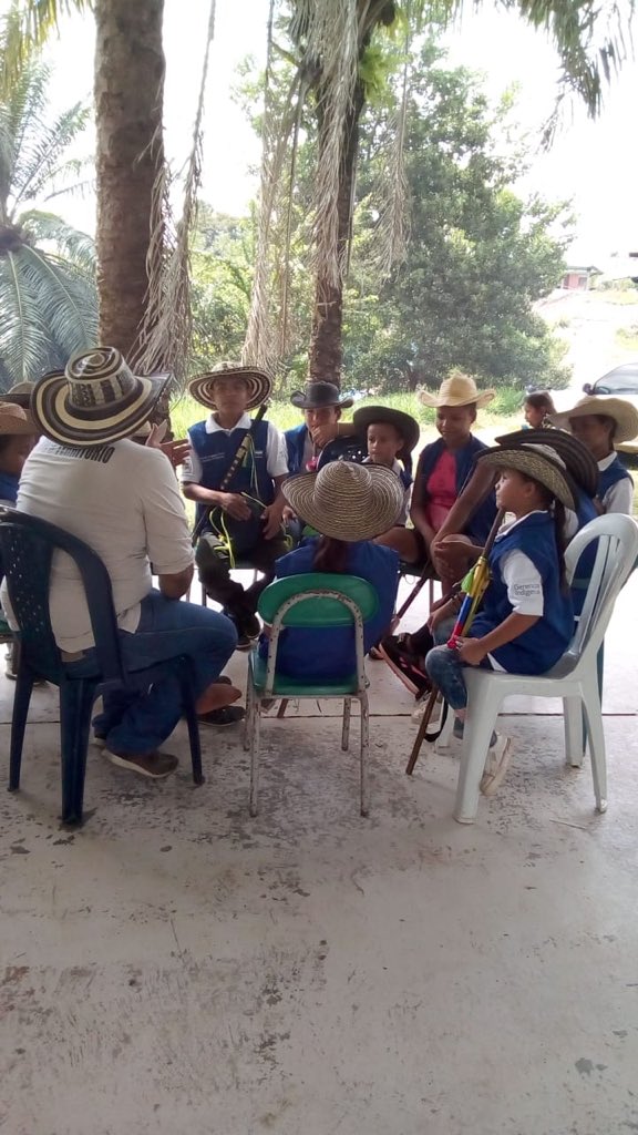 OIA_COLOMBIA's tweet photo. #OIACUENTA | Seguimos en encuentro zonal del #BajoCauca en la comunidad indígena #ElPando de #Caucasia, con el apoyo de Mugarik Gabe, fortaleciendo las capacidades organizativas y de exigibilidad de derechos del #PuebloSenú y el #PuebloEmbera de esta Subregión de Antioquia. https://t.co/AIfI9n89i5