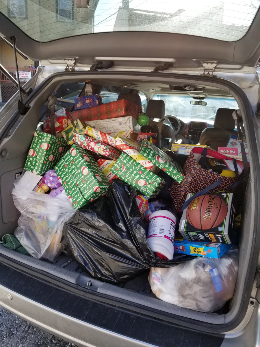 thefundchesco's tweet photo. Many thanks to staff at Friends Association for Care and Protection of Children for welcoming the CCFWG elves yesterday to help sort and wrap holidays gifts for children in Chester County! We enjoyed doing our part to spread some holiday cheer. #Brandontheelf #CCFWGgivesback https://t.co/H7p068OFUv