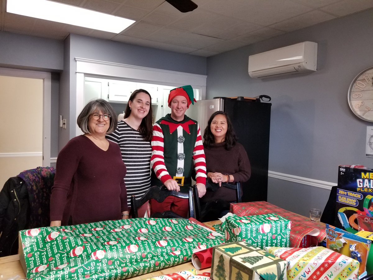 thefundchesco's tweet photo. Many thanks to staff at Friends Association for Care and Protection of Children for welcoming the CCFWG elves yesterday to help sort and wrap holidays gifts for children in Chester County! We enjoyed doing our part to spread some holiday cheer. #Brandontheelf #CCFWGgivesback https://t.co/H7p068OFUv