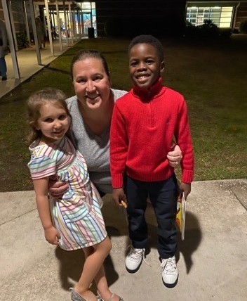 BeAMentorNow's tweet photo. Mentor Courtney Cross with her daughter Dottie and mentee Craig at Oakland Elementary's Winter Program!
#BeAMentorNow https://t.co/KMFjcSvOee