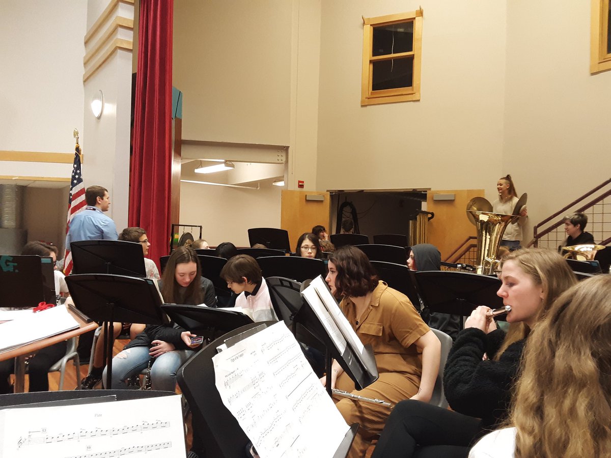 ElizabethLabier's tweet image. Band is getting ready for the Winter Concert tonight! Both band and chorus/RWA will be performing at 7pm in the middle school cafeteria. We would love to see you there! #hdhspride #hdsdpride