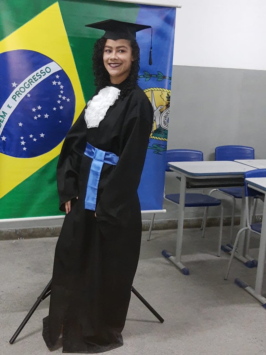 coutinho_ray_'s tweet photo. Quem disse que era impossível??
.
.
Para quem acredita nada é impossível, quando se tem DEUS em sua vida, TUDO se torna POSSÍVEL!!!!
#Formada2019 👩🏽🎓📚✏
#EuConsegui 🙌🏾😍 https://t.co/2pjtuswVUK