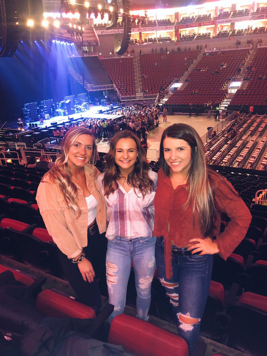 nicolee_haley's tweet photo. @lukecombs and @MorganWallen in the same concert...  it was great let me tell ya 🤩🤩 https://t.co/4GRAqk3ChS