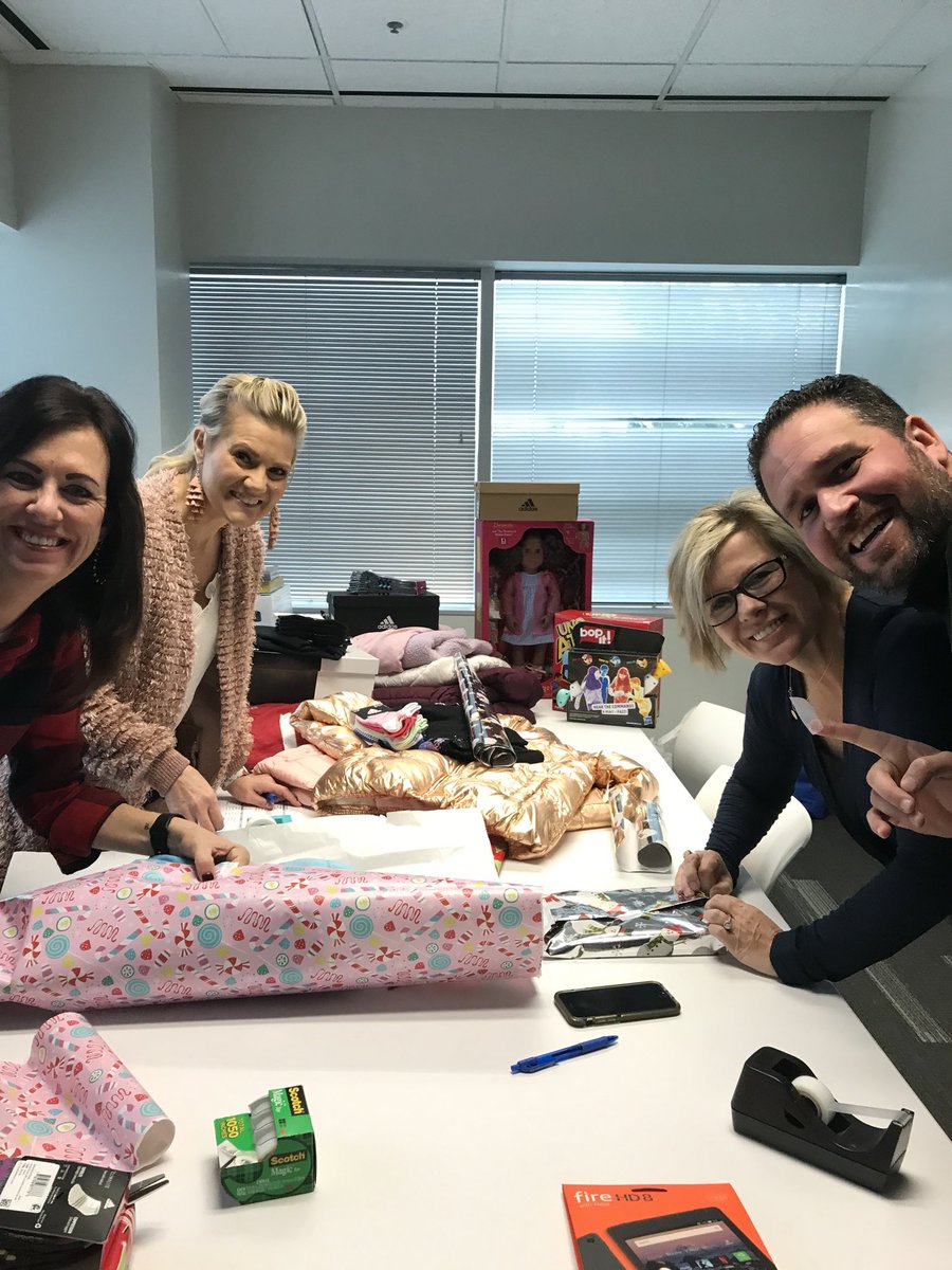 Cynthia Timmerman (@cynthiatimmerm3) on Twitter photo St. Louis giving back to the community!! #adoptafamily Thanks for all that participated!! #ATTbelievestlouis 🎄🎄🎄🎅🏻🙌🏼<a href="/chrisdonan/">Chris Donan</a> St. Louis giving back to the community!! #adoptafamily Thanks for all that participated!! #ATTbelievestlouis 🎄🎄🎄🎅🏻🙌🏼<a href="/chrisdonan/">Chris Donan</a>