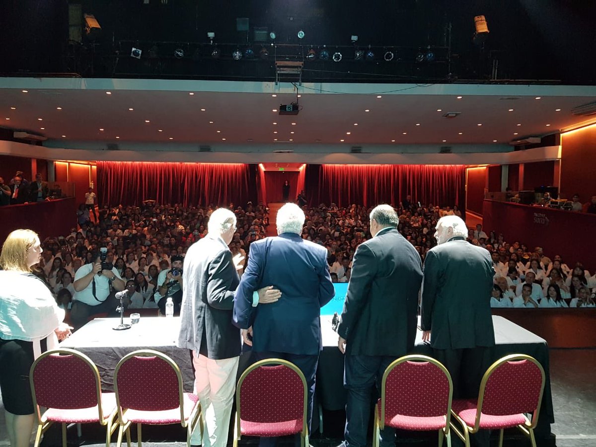 vascozubieta's tweet photo. En el Acto de Colación de Enfermeros Universitarios del Convenio Fatsa-Univ.Isalud, el flamante Ministro de Salud ⁦@ginesggarcia⁩ anunció la creación de la Dirección Nacional de Enfermería. Un gran logro de ⁦@SanidadArg⁩ https://t.co/twDyKbuqwT