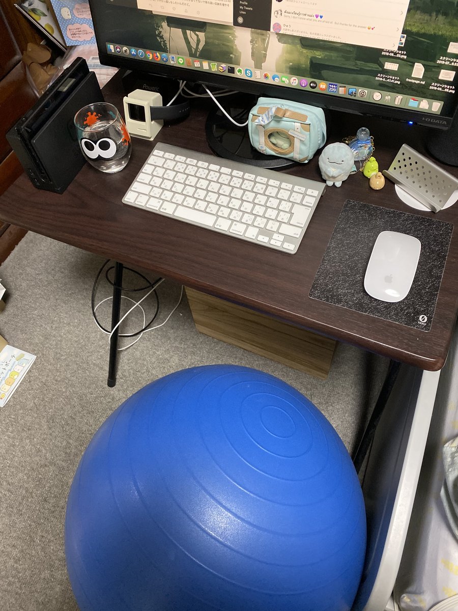 古道京紗 この椅子は背もたれついてて快適だけど確実に腹筋と背筋を衰えさせにくるのでとかげちゃん専用椅子にする 古道京紗 この椅子は背もたれついてて快適だけど確実に腹筋と背筋を衰えさせにくるのでとかげちゃん専用椅子にする
