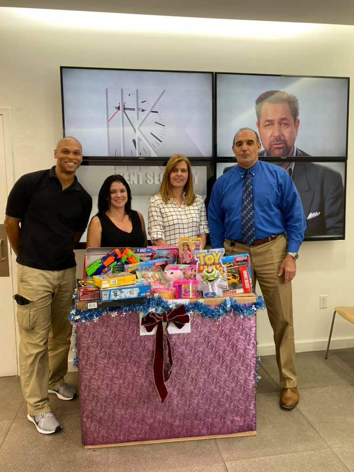 KentOfficers's tweet image. Here at Kent Security, we are grateful to have the opportunity to share the magic of the holidays. Happy holidays!
#toysfortots  #kentsecurity #Security #holidays