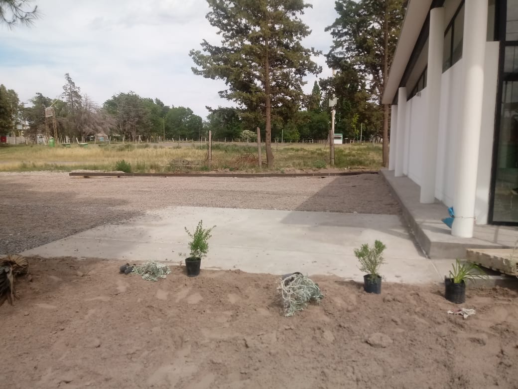🙋🏽‍♀️En #RíoColorado la construcción del Centro de Informes Turísticos está en su etapa final.
🚧El Ministerio de Obras y Servicios Públicos inspecciona los trabajos; 📃Es una de las obras para la mejora del servicio turístico y de los destinos desarrollados y emergentes posibles ⛱️