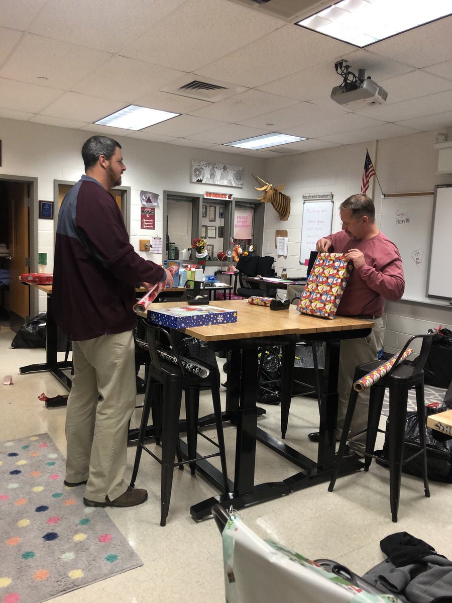 Wrapping competition!  Angel wrapping going strong!  Lots of good stuff being done in our entrepreneurship class  #DECA ⁦<a href="/EMHSMustangs/">Eastern Montgomery High School</a>⁩ ⁦<a href="/mcps_va/">MCPS</a>⁩ ⁦<a href="/MarkMiear/">Mark Miear</a>⁩