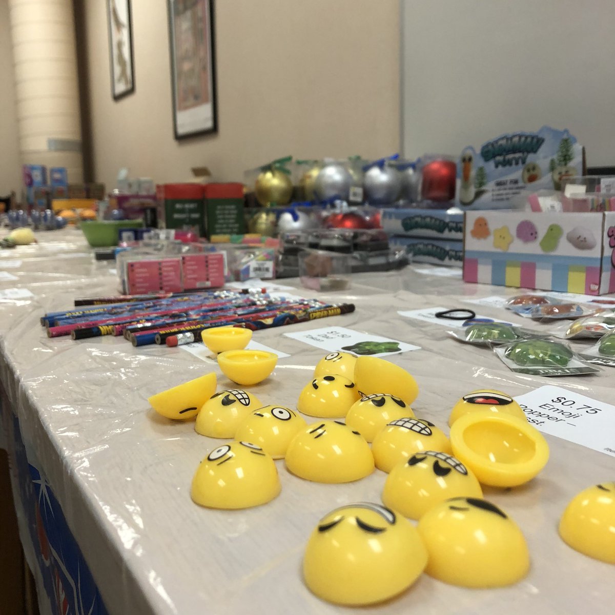 DavidANancarrow's tweet photo. Visited Meridian Ranch Elementary School today. Excellence in every room...and shopping! The Holiday Shop is open so students can find something special for their friends and family 🎁 #HappyHolidays #MRES #WeAreD49 https://t.co/My0nJXgHVD