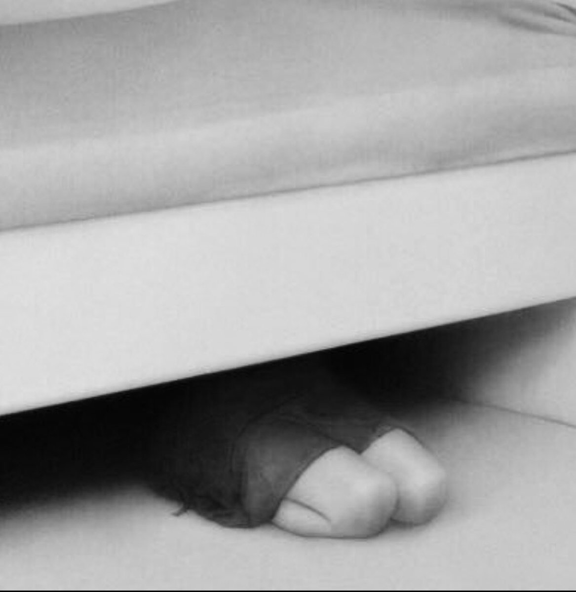 لسـت بريـئه وو لاا سيـئه ✋
آنا متووسطة آلصـبر 😓
وو طوويــلة آلصـمت 🙊
وغنية بالله عـن ألناس آجمعيـن ☝😌تضبحووووون على خيرررر❤️👋🏻👋🏻🥱😴